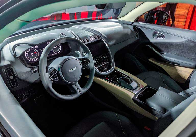 Aston Martin DBX — новый игрок на рынке внедорожников