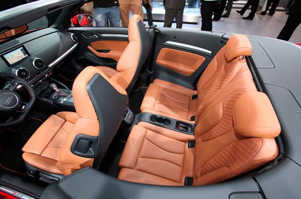 Audi рассекретила российские цены на кабриолет A3