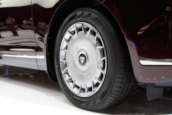 Аурус Сенат седан – премиальный автомобиль российского производства