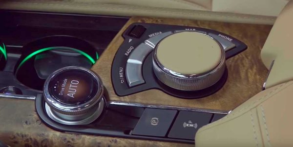 Аурус Сенат седан – премиальный автомобиль российского производства