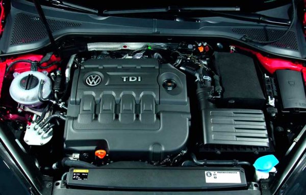 Автомобиль Volkswagen Golf VII, строгий, стремительный, солидный