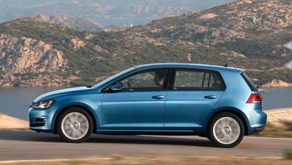 Автомобиль Volkswagen Golf VII, строгий, стремительный, солидный