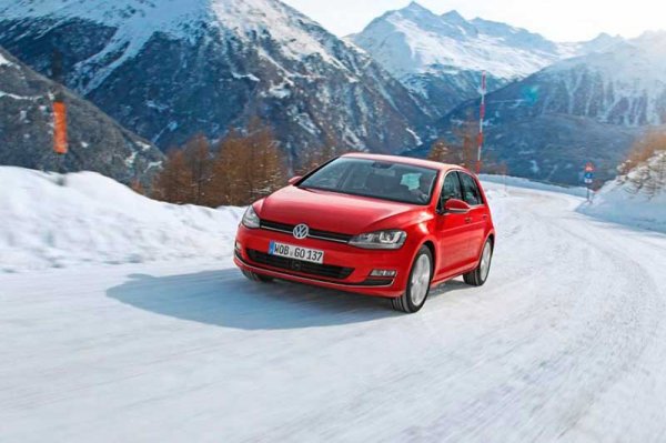 Автомобиль Volkswagen Golf VII, строгий, стремительный, солидный