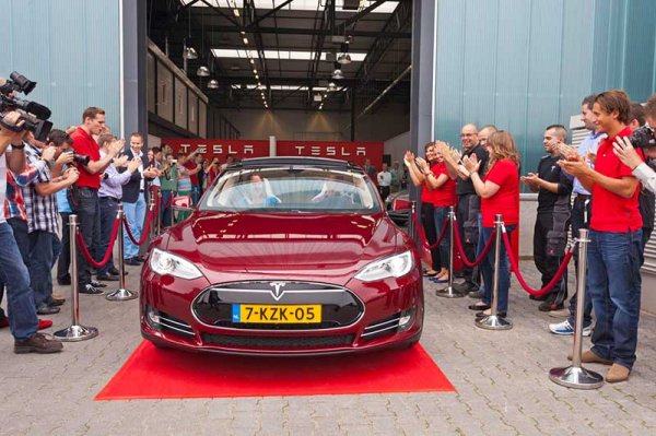Автомобили Tesla — новая эпоха в автомобилестроении