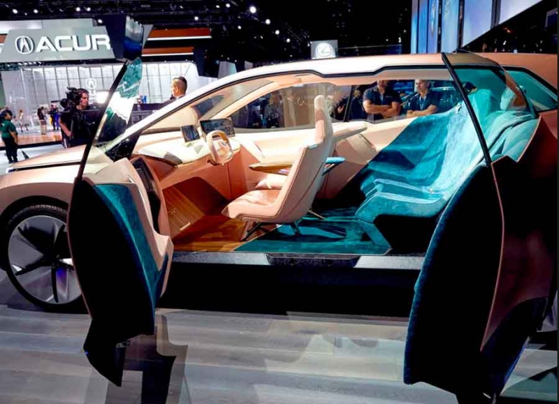 BMW iNEXT - новый электрический кроссовер 2021 года