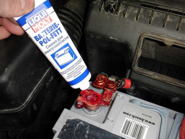 Как смазать клеммы АКБ, чтобы они не окислялись, для лучшего контакта?