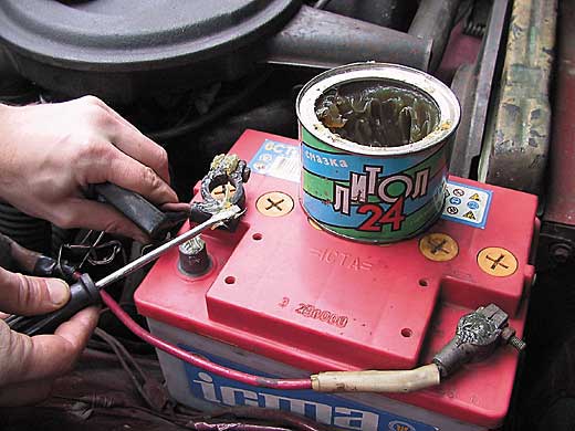 Как смазать клеммы АКБ, чтобы они не окислялись, для лучшего контакта?