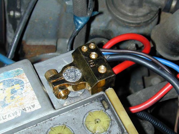 Как смазать клеммы АКБ, чтобы они не окислялись, для лучшего контакта?