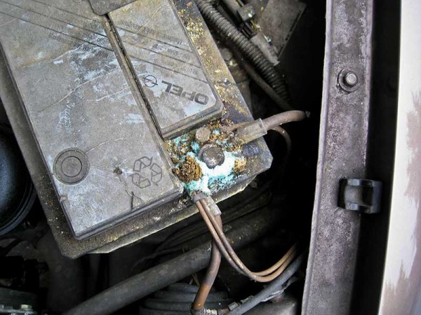 Как смазать клеммы АКБ, чтобы они не окислялись, для лучшего контакта?