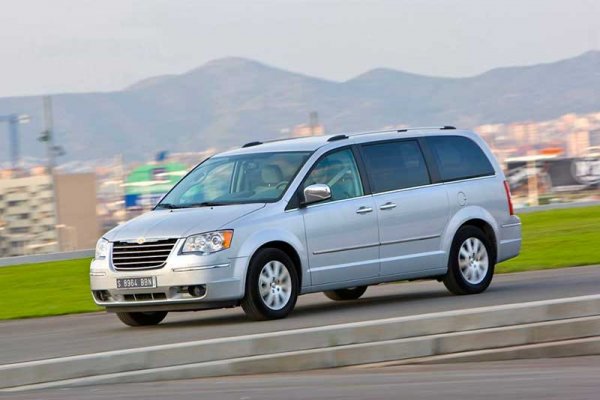 Chrysler Voyager: многофункциональный минивэн на долгие годы