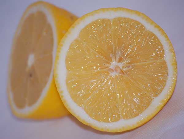 Что делать если потеют окна в машине?