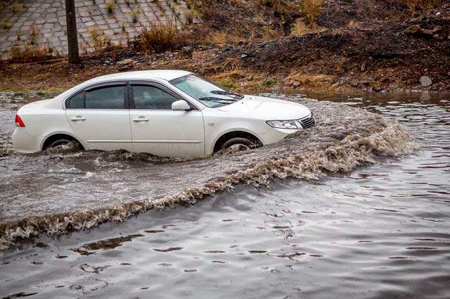 Что обязательно нужно сделать после проезда глубокой лужи
