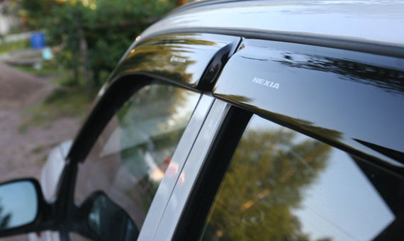 Для чего нужны дефлекторы окон и капота (мухобойка на капоте)