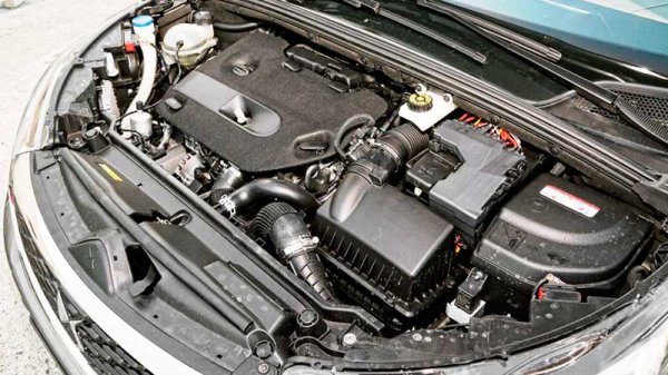 DS рассекретила российские цены на седан DS 4