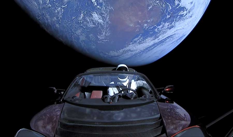 Электромобиль Tesla Roadster - 2 миллиарда километров в галактике