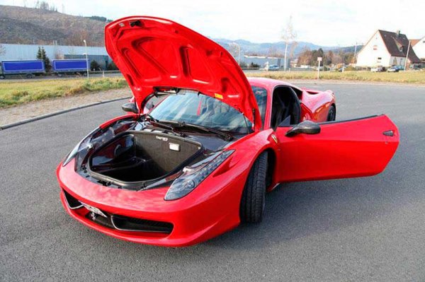 Итальянский суперкар Ferrari 458 Italia за 272000 долларов