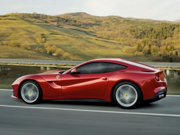 Ferrari F12 Berlinetta, агрессивный темперамент и неукротимая мощь