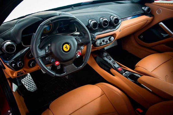 Ferrari F12 Berlinetta, агрессивный темперамент и неукротимая мощь