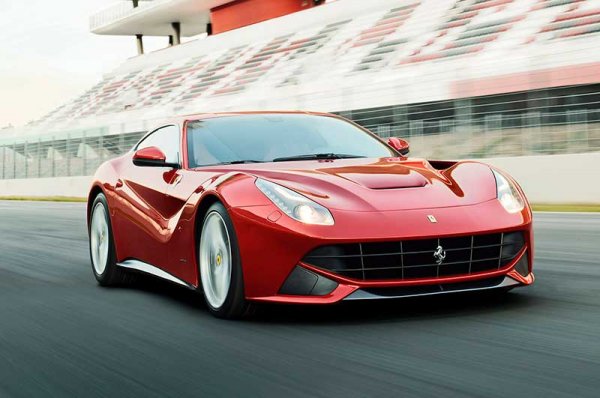 Ferrari F12 Berlinetta, агрессивный темперамент и неукротимая мощь