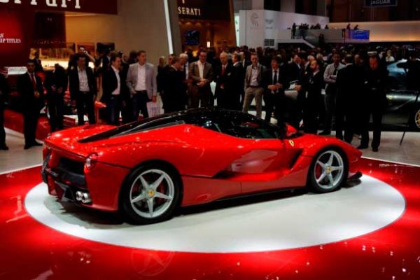 Ferrari представила гибридное открытое купе LaFerrari Spider