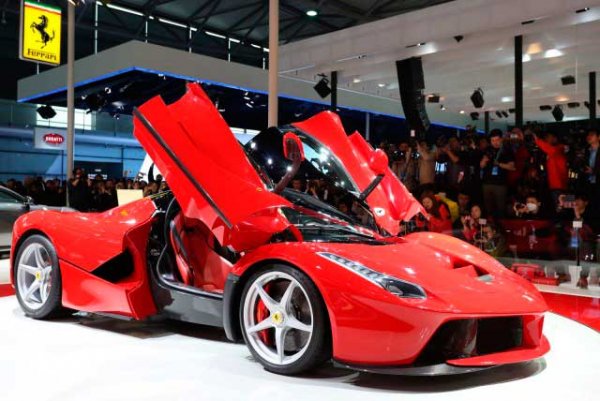 Ferrari представила гибридное открытое купе LaFerrari Spider