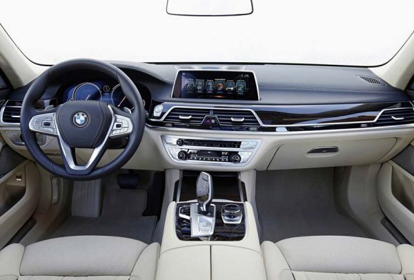 Флагманский кроссовер BMW X7 2019 оценивают в рублях