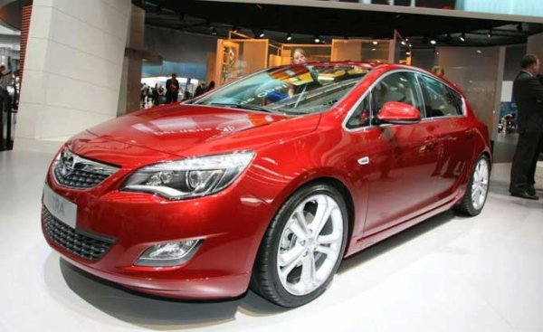 Хэтчбек Opel Astra K – лучший европейский автомобиль 2016 года