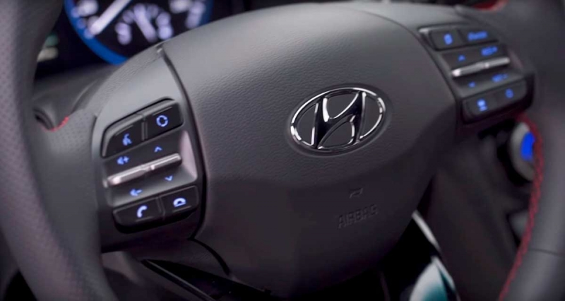 Hyundai Kona - компактный городской кроссовер с революционным дизайном