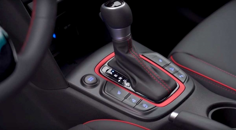 Hyundai Kona - компактный городской кроссовер с революционным дизайном