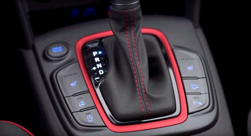 Hyundai Kona - компактный городской кроссовер с революционным дизайном