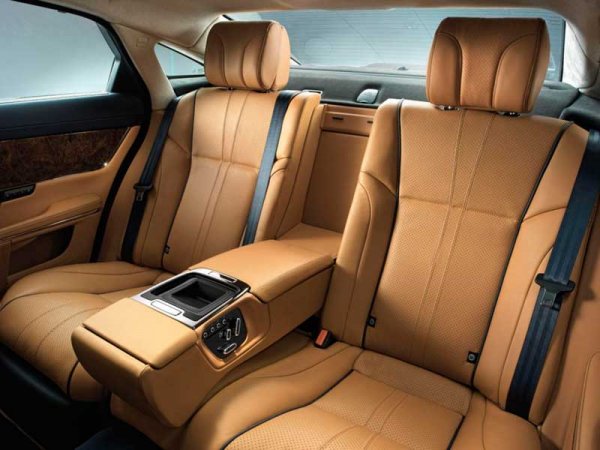 Jaguar XJ - породистый хищник британского происхождения