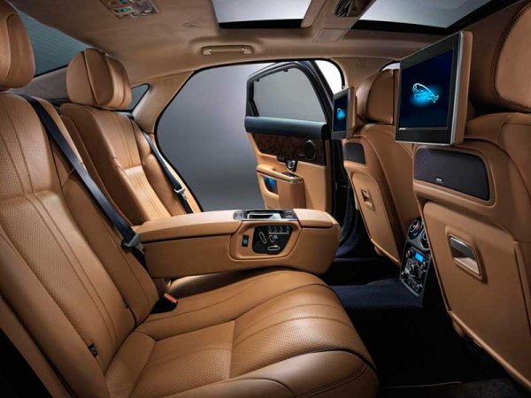 Jaguar XJ - породистый хищник британского происхождения