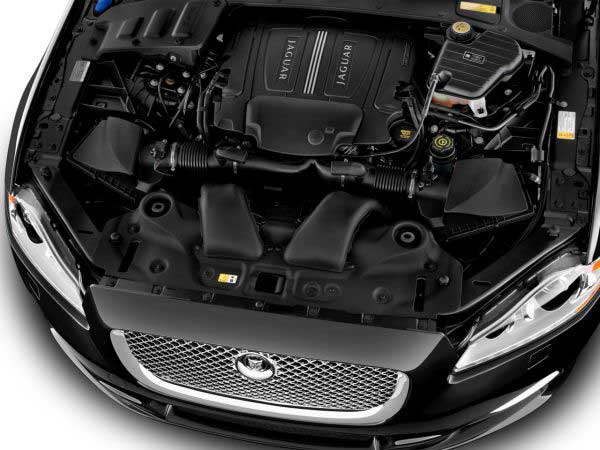 Jaguar XJ - породистый хищник британского происхождения