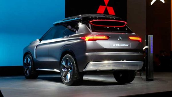 Японцы представили в Шанхае новый гибрид Mitsubishi Outlander e-Yi