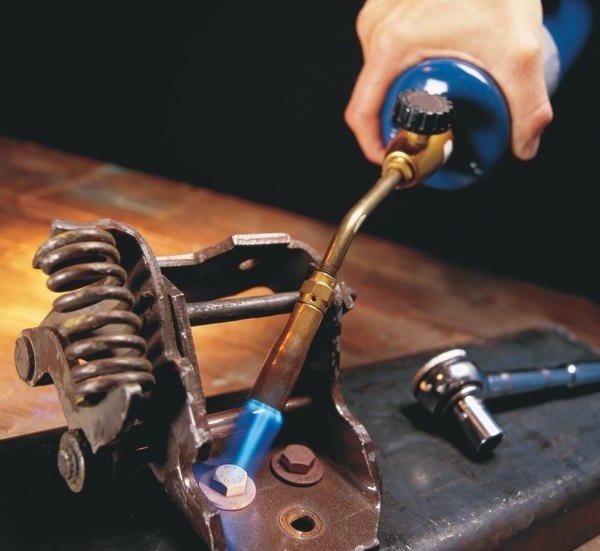 Как открутить заржавевший болт