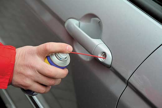 Как открыть машину если замерзли замки