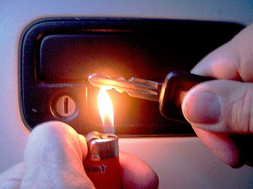 Как открыть машину если замерзли замки