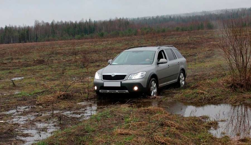 Как правильно ездить по грунтовой скользкой дороге