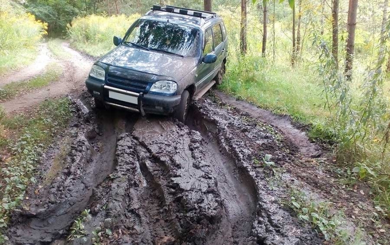 Как правильно ездить по грунтовой скользкой дороге