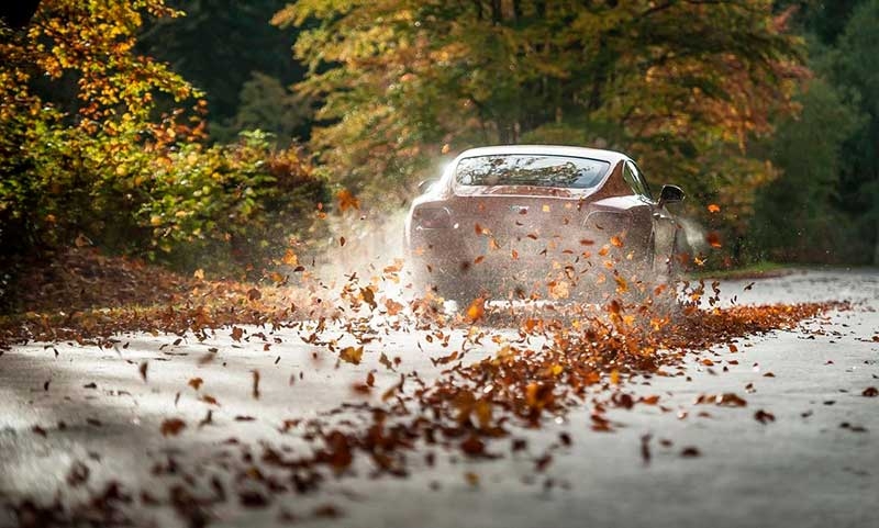 Как управлять авто в осеннюю погоду