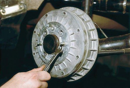 Как заменить тормозные колодки ВАЗ 2110, пошаговая инструкция