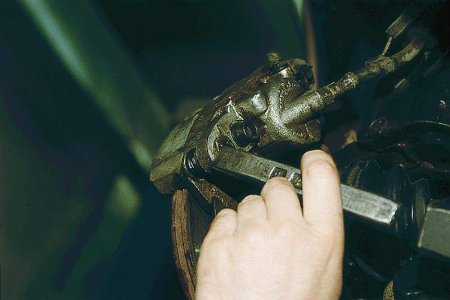 Как заменить тормозные колодки ВАЗ 2110, пошаговая инструкция