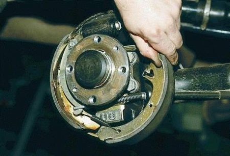 Как заменить тормозные колодки ВАЗ 2110, пошаговая инструкция