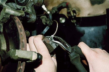 Как заменить тормозные колодки ВАЗ 2110, пошаговая инструкция
