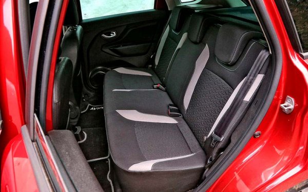 Lada XRay 2019 подешевела и стала просторнее