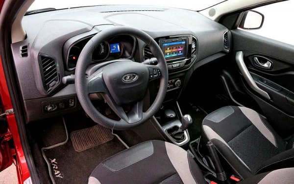 Lada XRay 2019 подешевела и стала просторнее