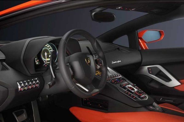 Lamborghini Aventador LP 700-4 - 345 км в час - это не часовня