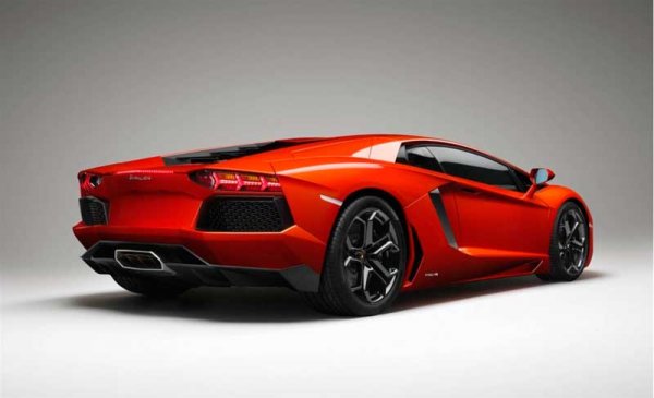 Lamborghini Aventador LP 700-4 - 345 км в час - это не часовня