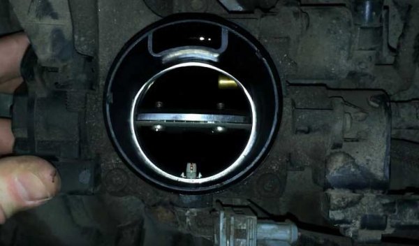 Легкий способ чистки дроссельной заслонки на Peugeot 406