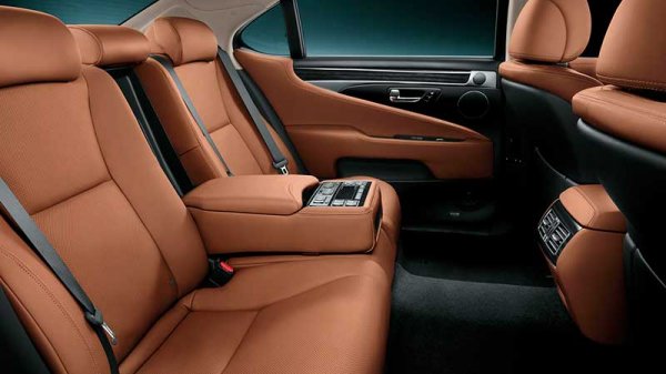 Lexus представит седан LS нового поколения
